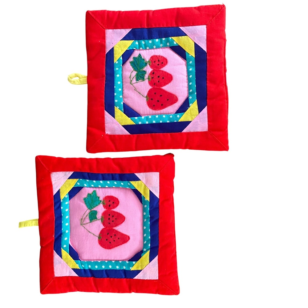 Handmade‎ Quilted Strawberry Potholders 2 Red Patchwork Cottagecore Vintage